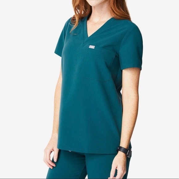 Figs Other Figs Catarina Onepocket Scrub Top In Caribbean Blue